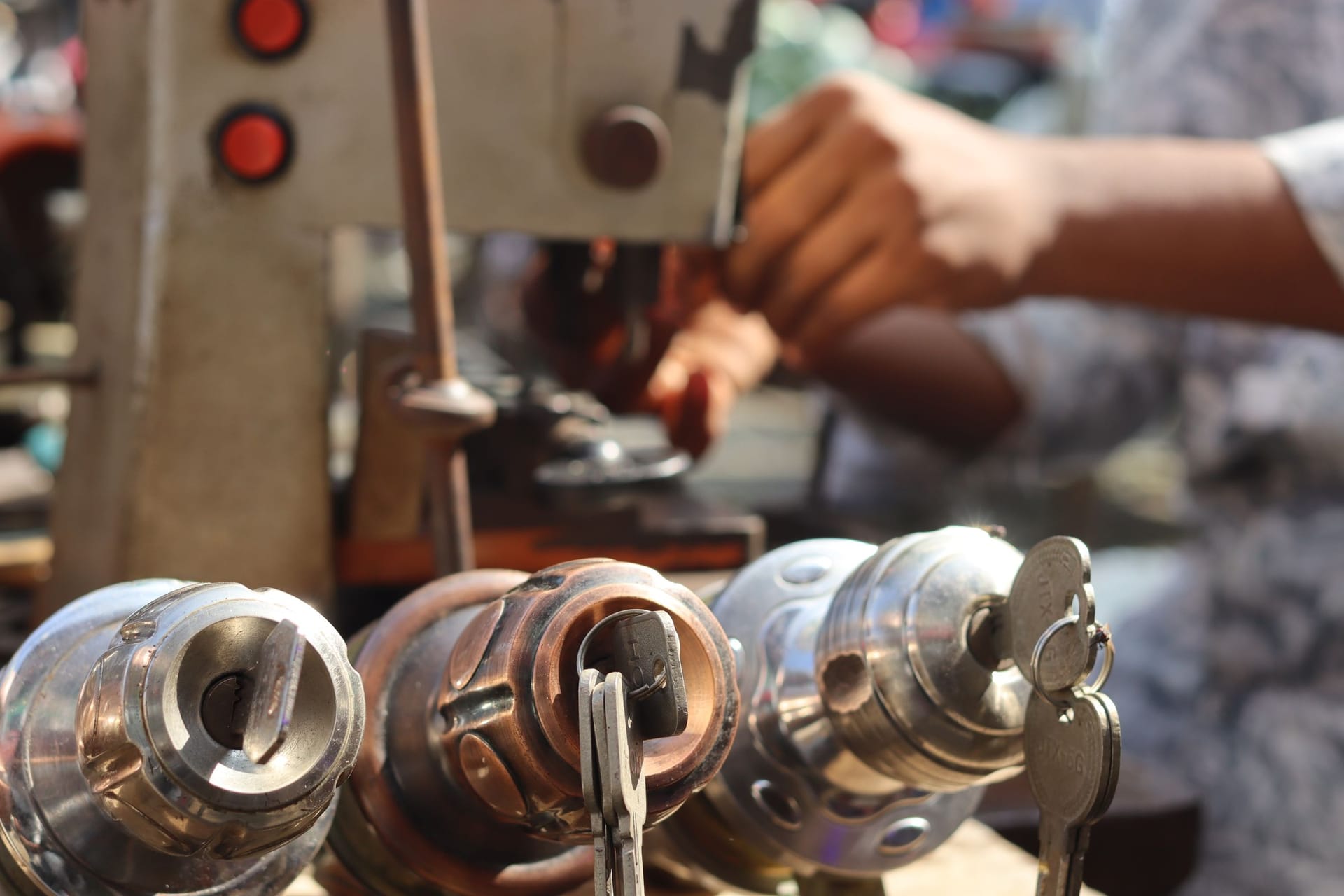 Key cutting machine at work in the mobile workshop